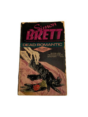 Dead Romantic Simon Brett Paperback Mystery Novel Vintage Cover